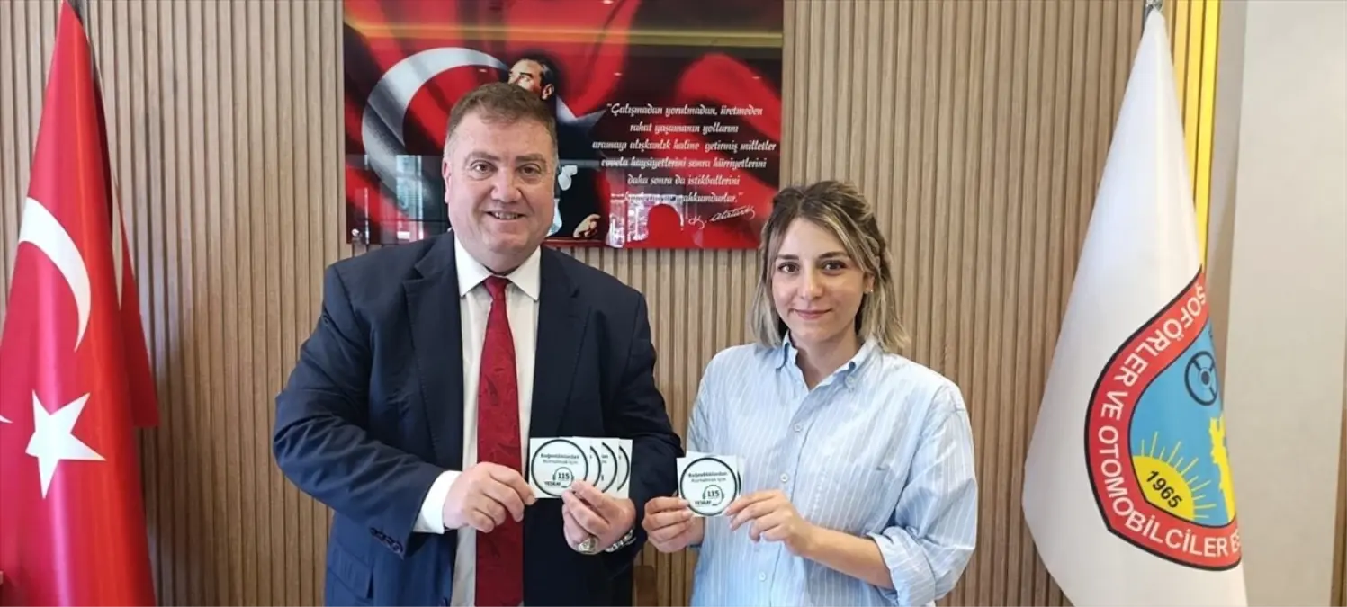 İzmir'de Taksilere Bağımlılık Bilgilendirme Etiketleri Yapıştırıldı