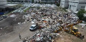 İzmir'de Vahşi Atık Depolama Sağlığı Tehdit Ediyor