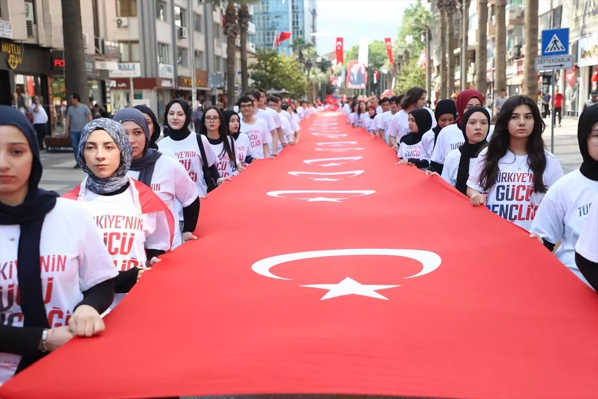 İzmir ve çevre illerde 19 Mayıs Atatürk'ü Anma, Gençlik ve Spor Bayramı kutlandı