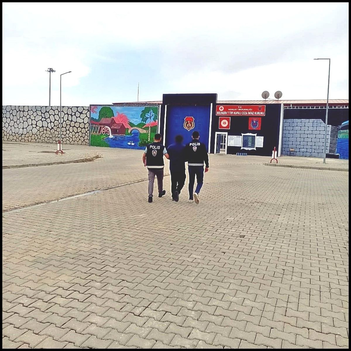 Perukla Firari Gezen Dolandırıcı Yakalandı