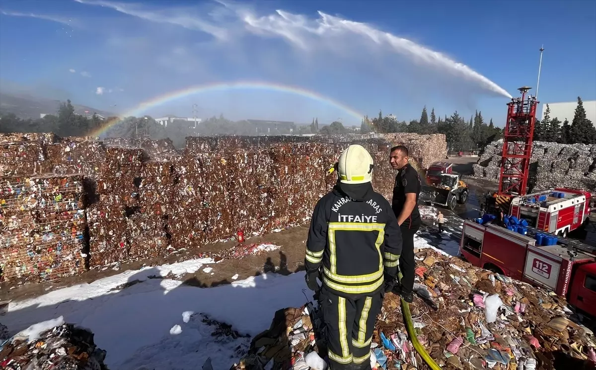 Kahramanmaraş'ta Kağıt Fabrikasında Yangın