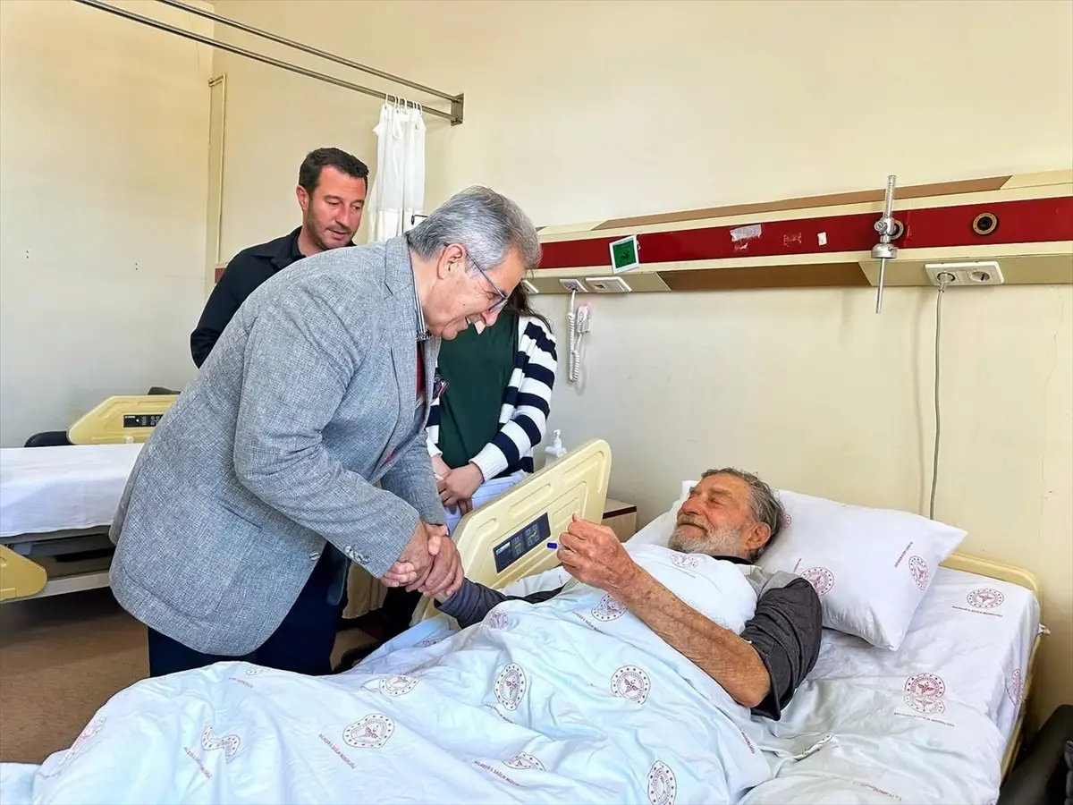 Usta Oyuncu Ahmet Mekin Kalça Kemiği Kırdı