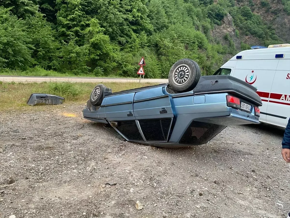 Karabük'te Otomobil Devrildi: 2 Yaralı
