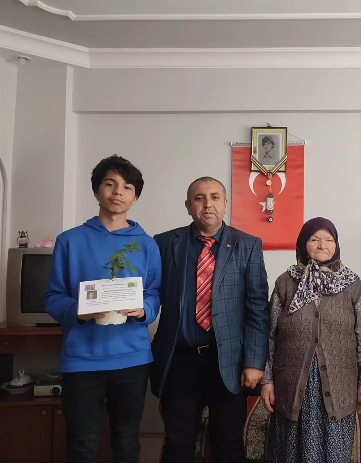 Karacabey'de lise öğrencilerinden şehit annelerine ziyaret