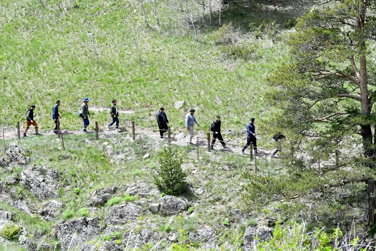 Kars'ta 19 Mayıs dolayısıyla doğa yürüyüşü ve kaya tırmanışı gerçekleştirildi