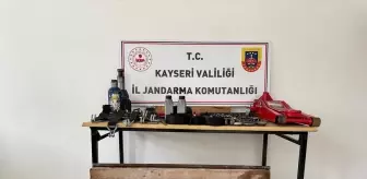 Kayseri'de Kaçak Kazı Yapan 4 Şüpheli Suçüstü Yakalandı