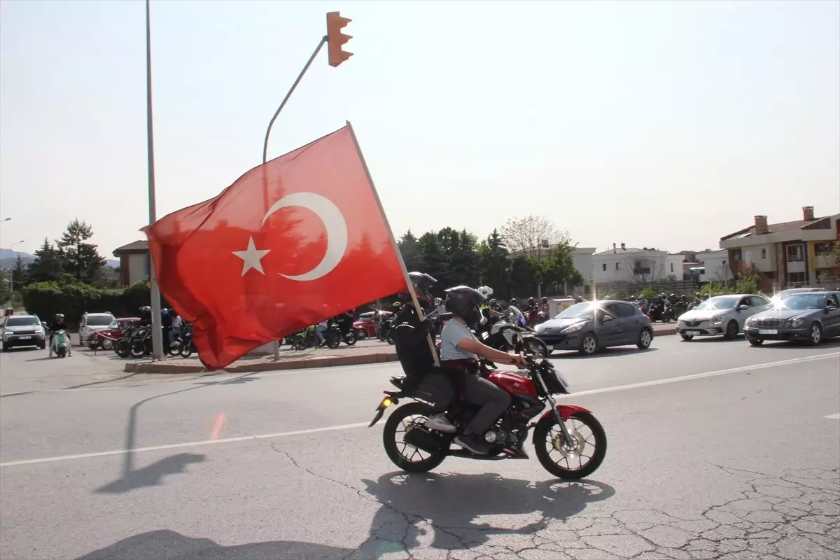 Kayseri'de motosiklet tutkunları 19 Mayıs'ı şehir turuyla kutladı