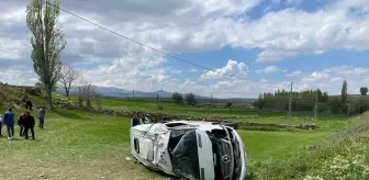 Tomarza'da Lise Öğrencilerini Taşıyan Minibüs Devrildi: 16 Yaralı