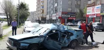 Kayseri'de Otomobil ve Kamyonet Çarpıştı: 1 Yaralı