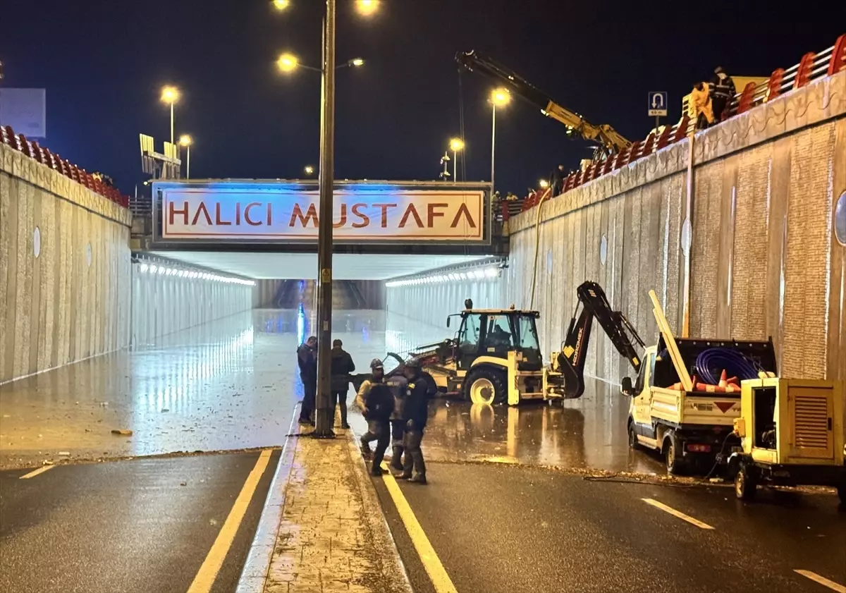 Kayseri'de Sağanak Yağış Hayatı Olumsuz Etkiledi