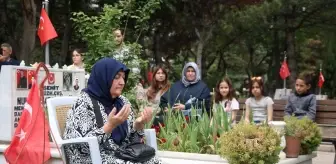 Kayseri'de şehit anneleri, Anneler Günü'nde evlatlarının kabri başında dua etti