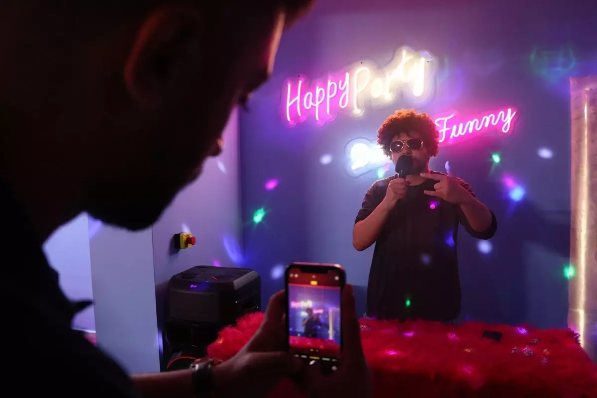 Kayseri'de Selfie Müzesi Ziyaretçileri Eğlenceli Anlar Yaşıyor