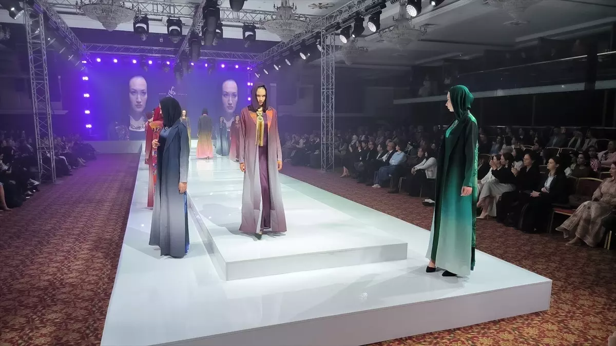 KazanForum 2025'te Modest Fashion Day Defilesi Düzenlendi