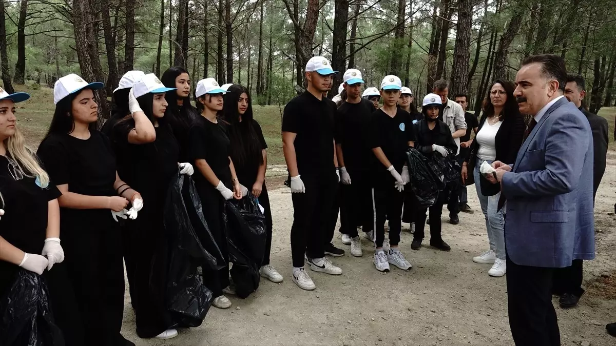 Edremit'te Orman Temizliği Etkinliği Düzenlendi