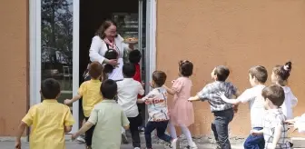 Kimsesiz çocuklara 'evlatlarım' deyip 40 yıldır annelik yapıyor