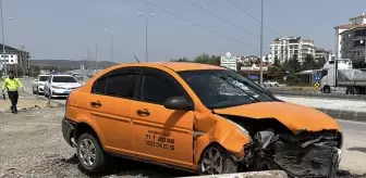 Kırıkkale'de Taksi Kazasında İki Yaralı
