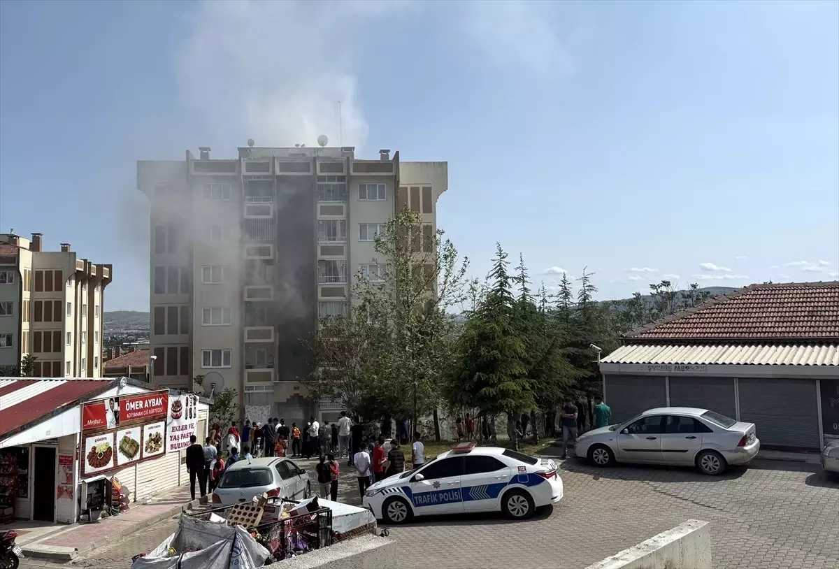 Kırıkkale'de 7 Katlı Apartmanda Yangın: 6 Kişi Dumandan Etkilendi