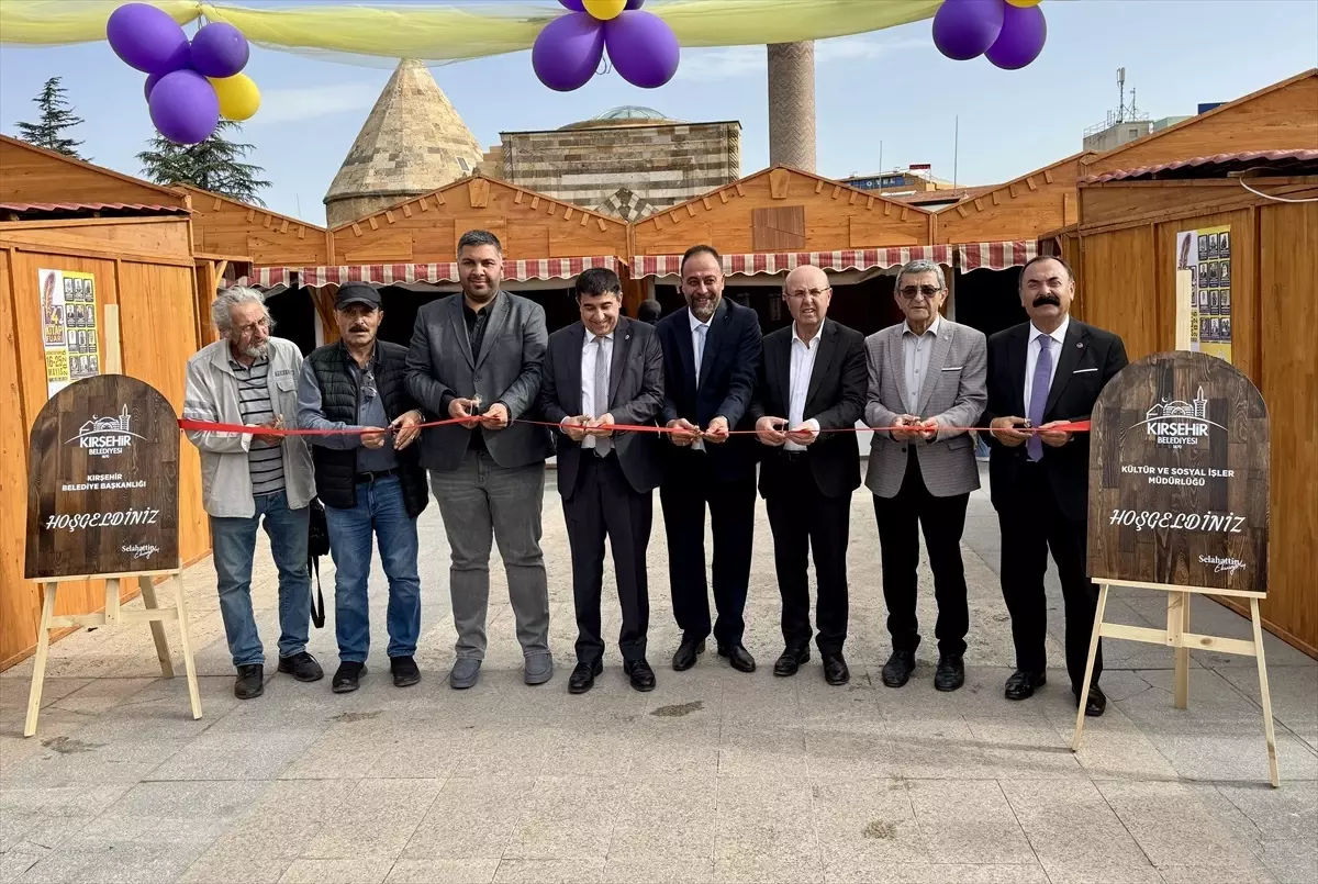 Kırşehir 4. Kitap Fuarı Cacabey Meydanı'nda Açıldı