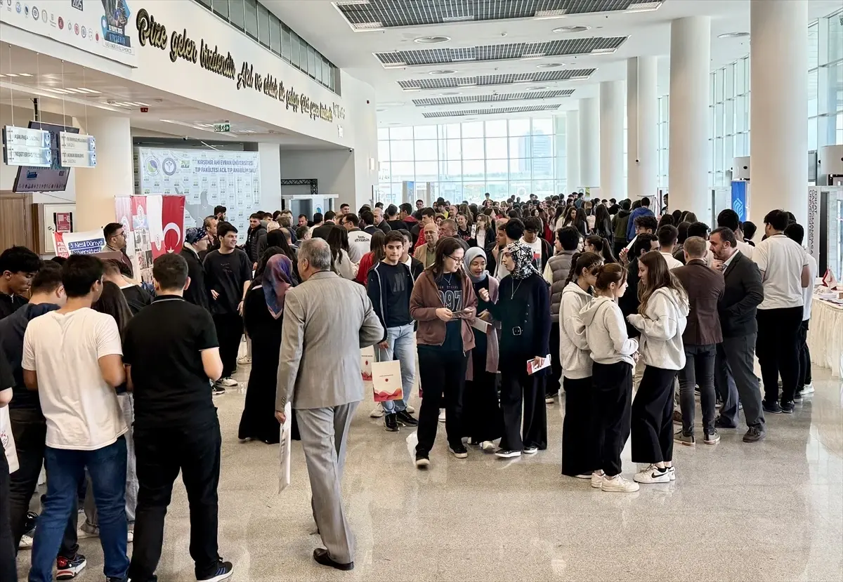 Kırşehir'de Üniversite Tanıtım Fuarı Düzenlendi