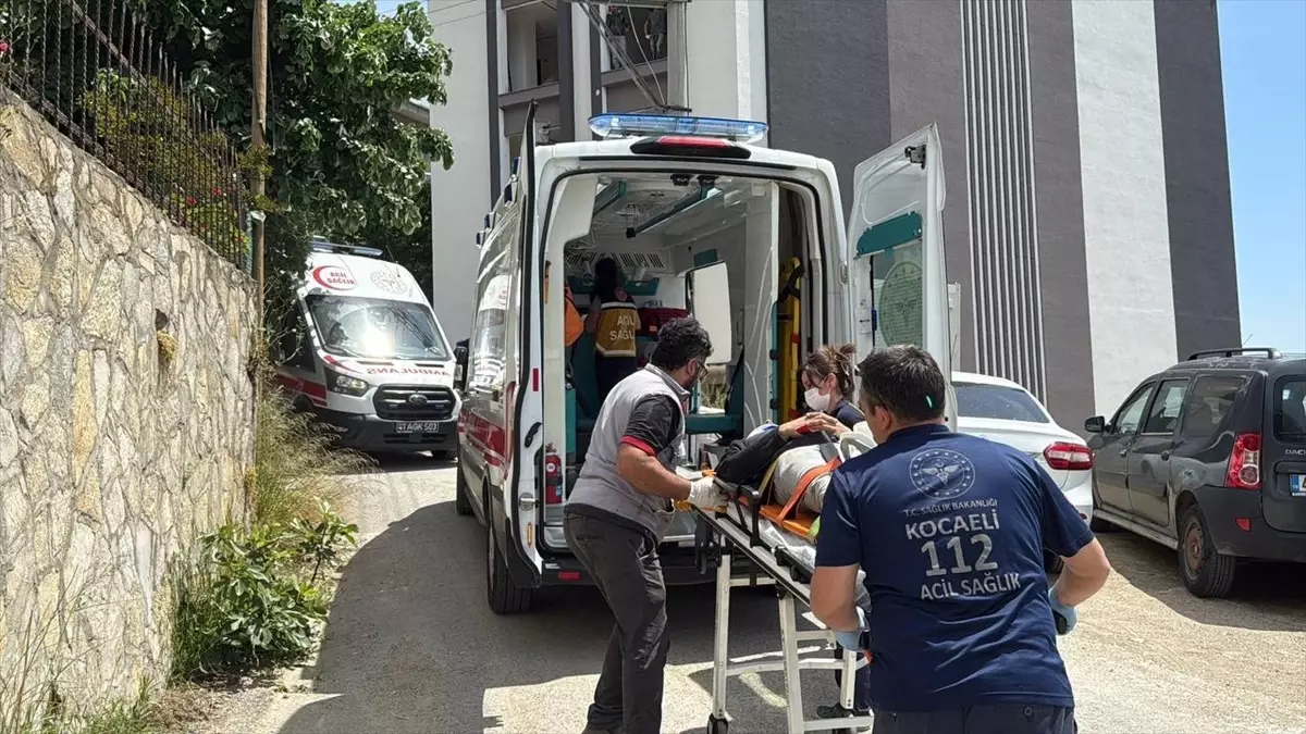 Kocaeli'de İnşaatta Yüksekten Düşen İki İşçi Yaralandı
