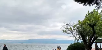 Karamürsel'de Sahilde Erkek Cesedi Bulundu