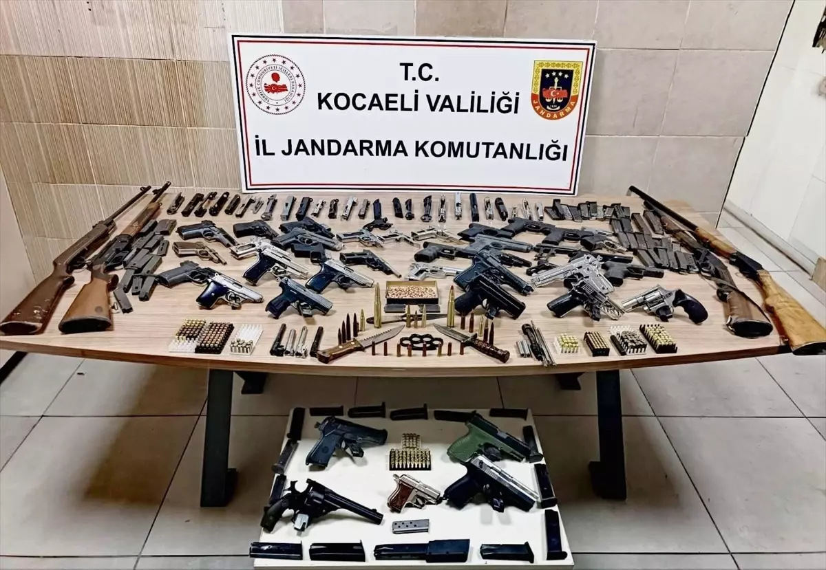 Kocaeli'de Ruhsatsız 18 Silah Ele Geçirildi