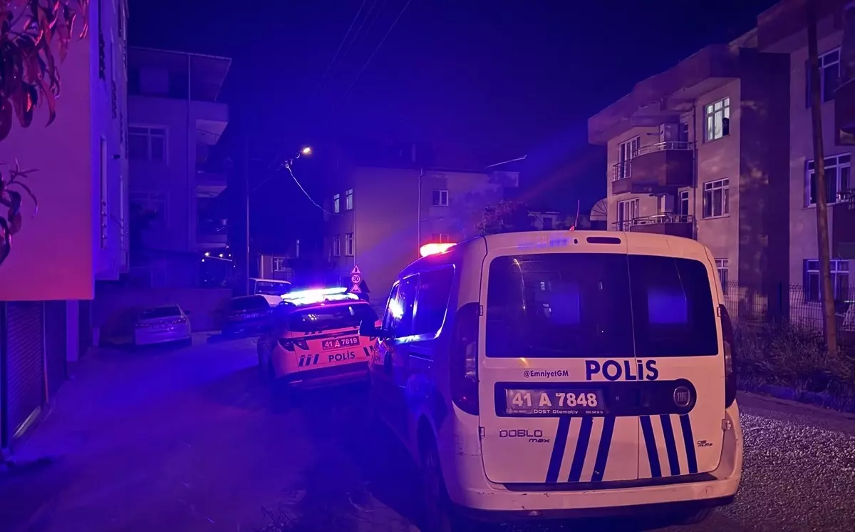 Kocaeli'de Evinde Silahla Yaralanan Kadın Hastaneye Kaldırıldı
