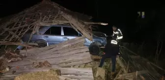 Kandıra'da Otomobil Samanlığa Girdi: Sürücü Yaralandı