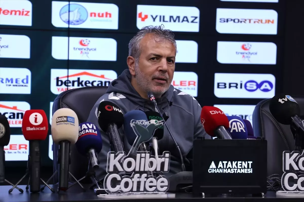 Kocaelispor, Şampiyonluk Kupasını Aldı; Teknik Direktör İsmet Taşdemir Veda Etti