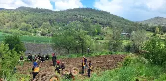 Traktör Devrildi, Genç Hayatını Kaybetti