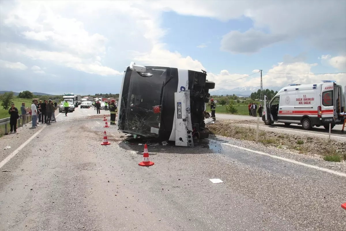 Konya'da Yolcu Otobüsü Devrildi: 13 Yaralı