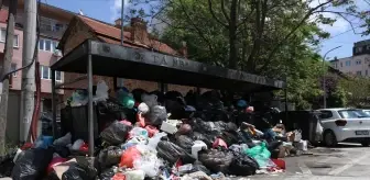 Priştine'de Atık Yönetimi Grevi: Sokaklar Çöp Yığınlarıyla Dolduruldu