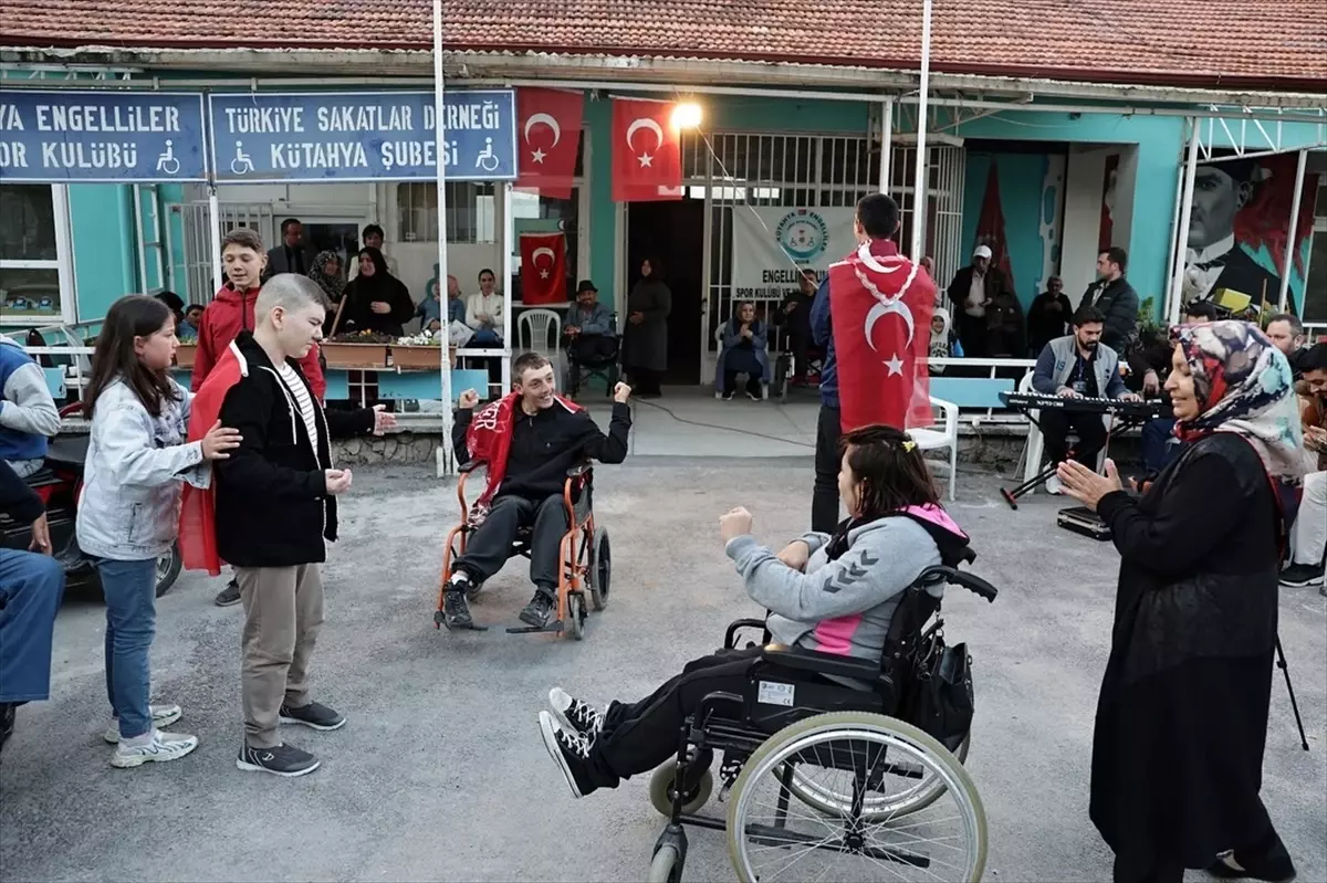 Kütahya'da Özel Bireyler İçin Asker Kınası Eğlencesi