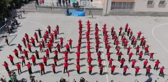 Kütahya'da 100'den fazla öğrenci harmandalı oynadı
