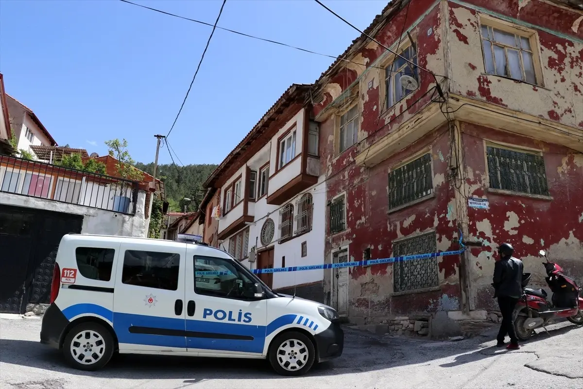 Kütahya'da Genç Kızın Cesedi Kuyuda Bulundu