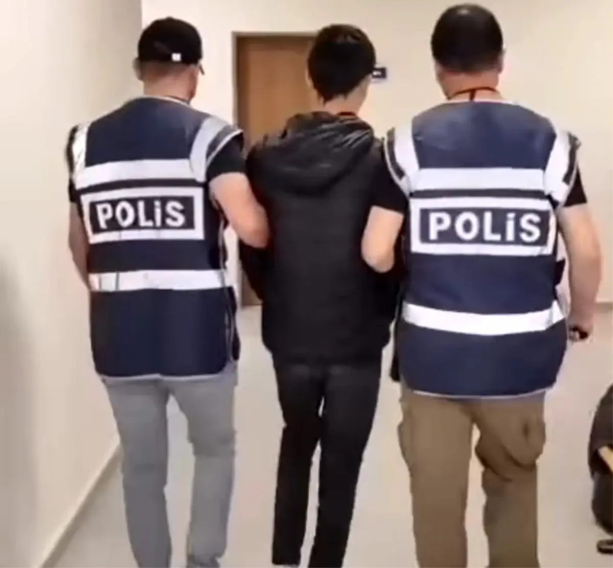 Kütahya'da Hırsızlık Şüphelisi Çatıda Yakalandı