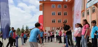 Kütahya'da Minikler Tenis Turnuvasında Yarıştı