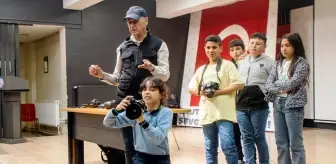 Altıntaş'ta Öğrencilere Temel Fotoğrafçılık Eğitimi