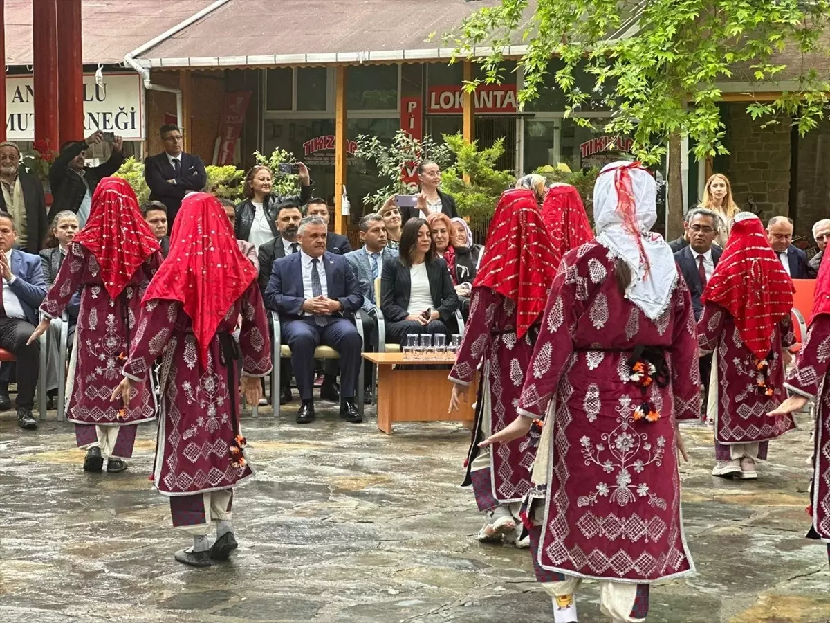 Lapseki'de Medeniyetler Sergisi Açıldı