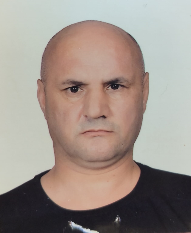 Lisede eski hükümlü güvenlik görevlisi, kız kardeşleri öldürdü