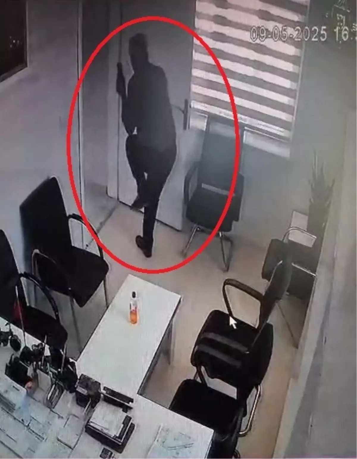 Elazığ'da Muhtara Silahlı Saldırı Anı Kamerada