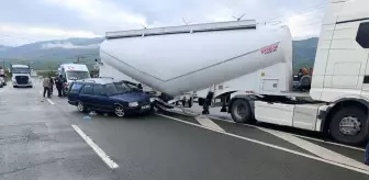Malatya'da Tır ile Çarpışan Otomobilin Sürücüsü Yaralandı