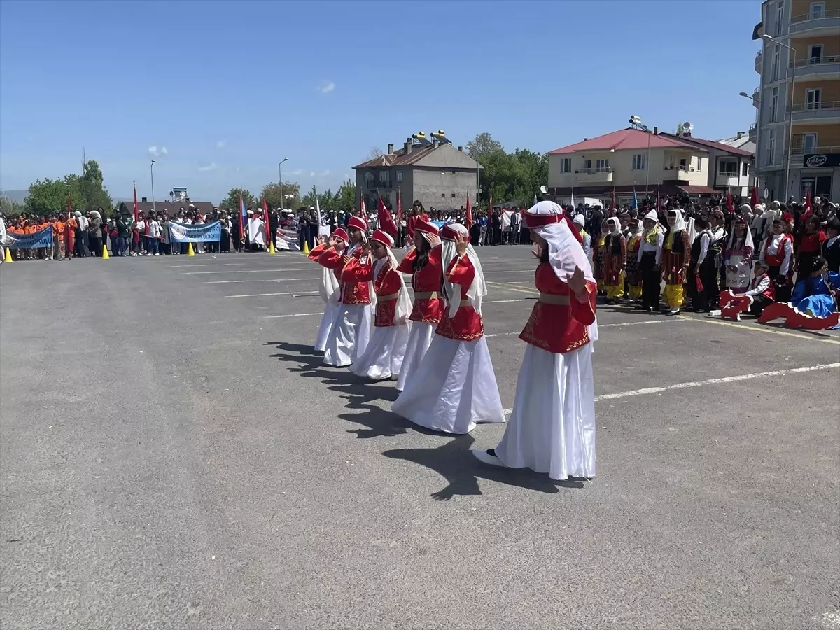 Muş'ta 19 Mayıs Bayramı Coşkuyla Kutlandı