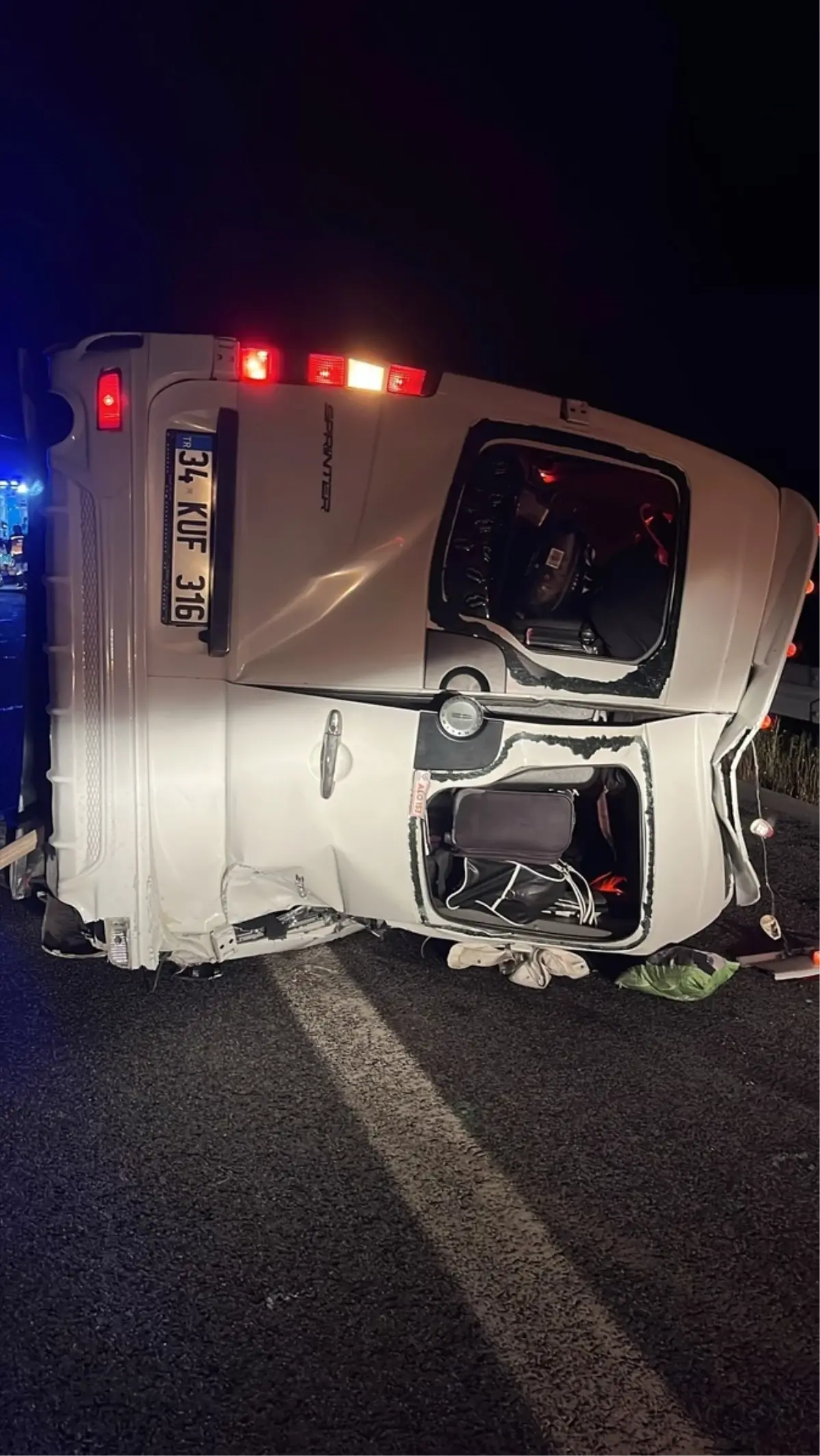 Soma'da Minibüs Devrildi: 1 Ölü, 13 Yaralı