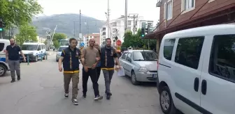 Manisa'da Park Halindeki Araçlara Zarar Veren Şüpheli Yakalandı