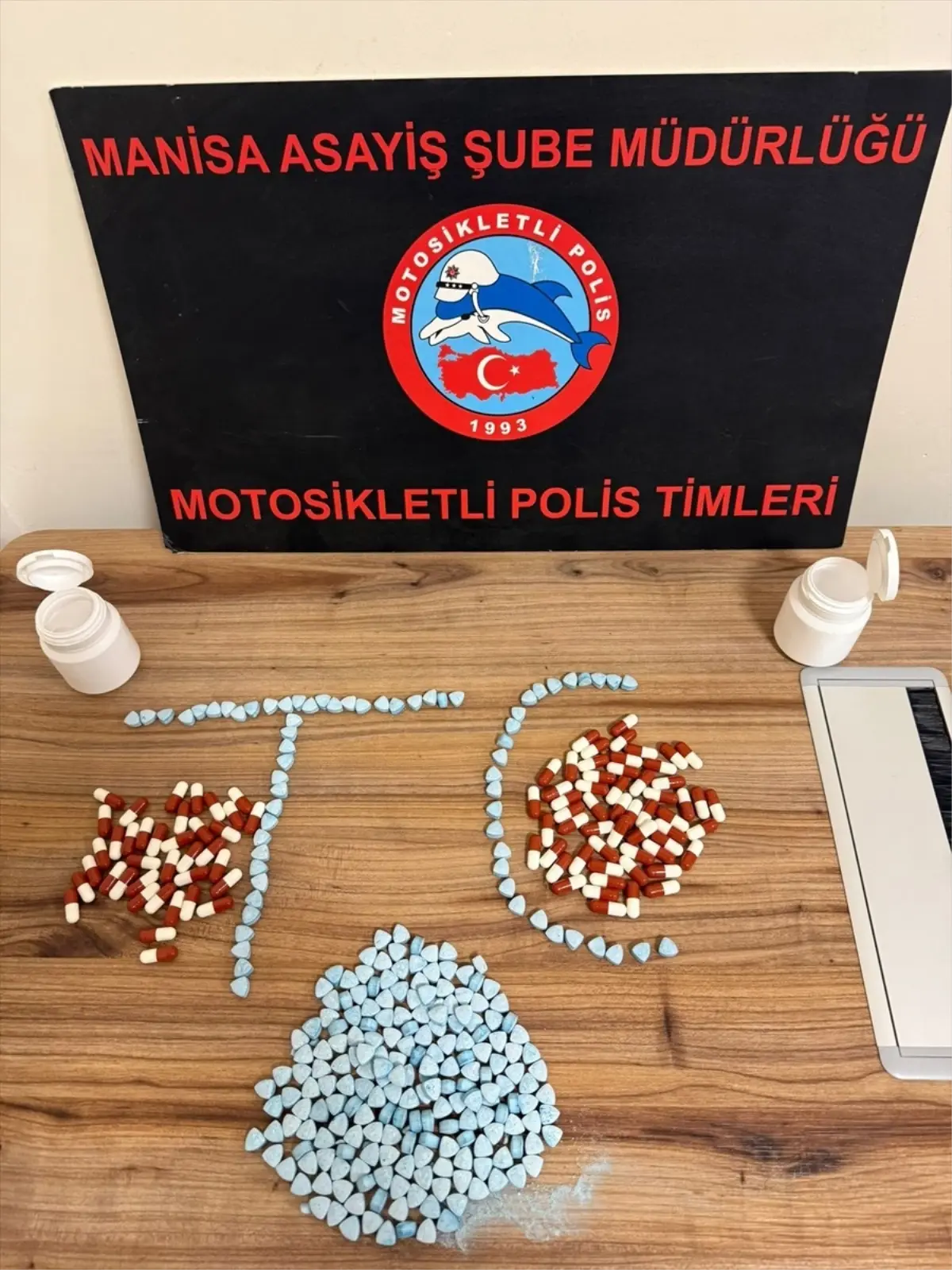 Manisa'da Uyuşturucu Hapla Kaçan İki Şüpheli Gözaltına Alındı