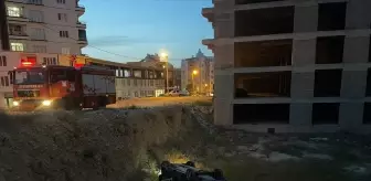 Mardin'de Otomobil Temel Çukuruna Devrildi: Sürücü Yaralandı