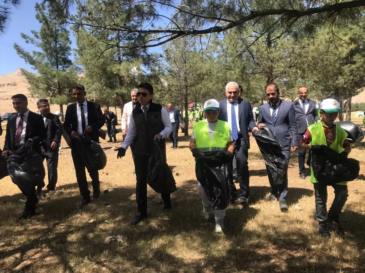 Derik'te Orman Yangınlarına Karşı Temizlik Etkinliği Düzenlendi