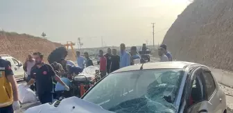 Midyat'ta Otomobil ve Traktör Çarpıştı: 3 Yaralı
