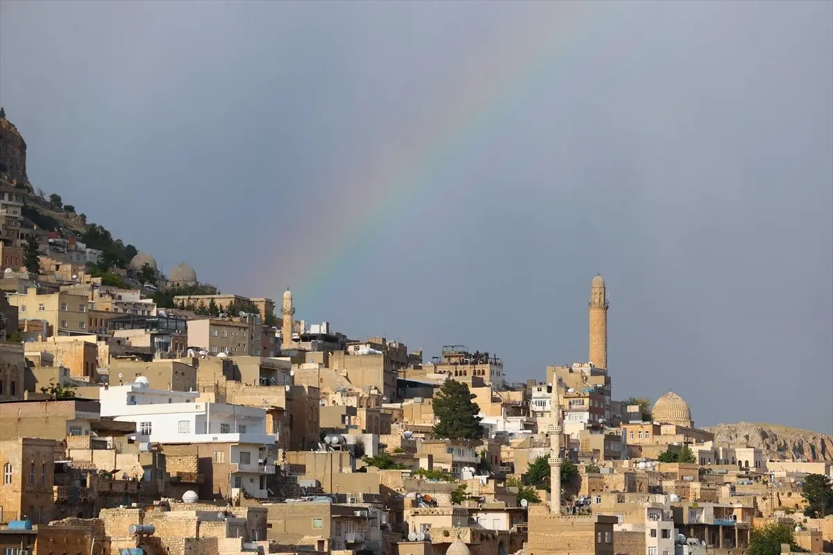 Mardin'de yağışın ardından gökkuşağı oluştu
